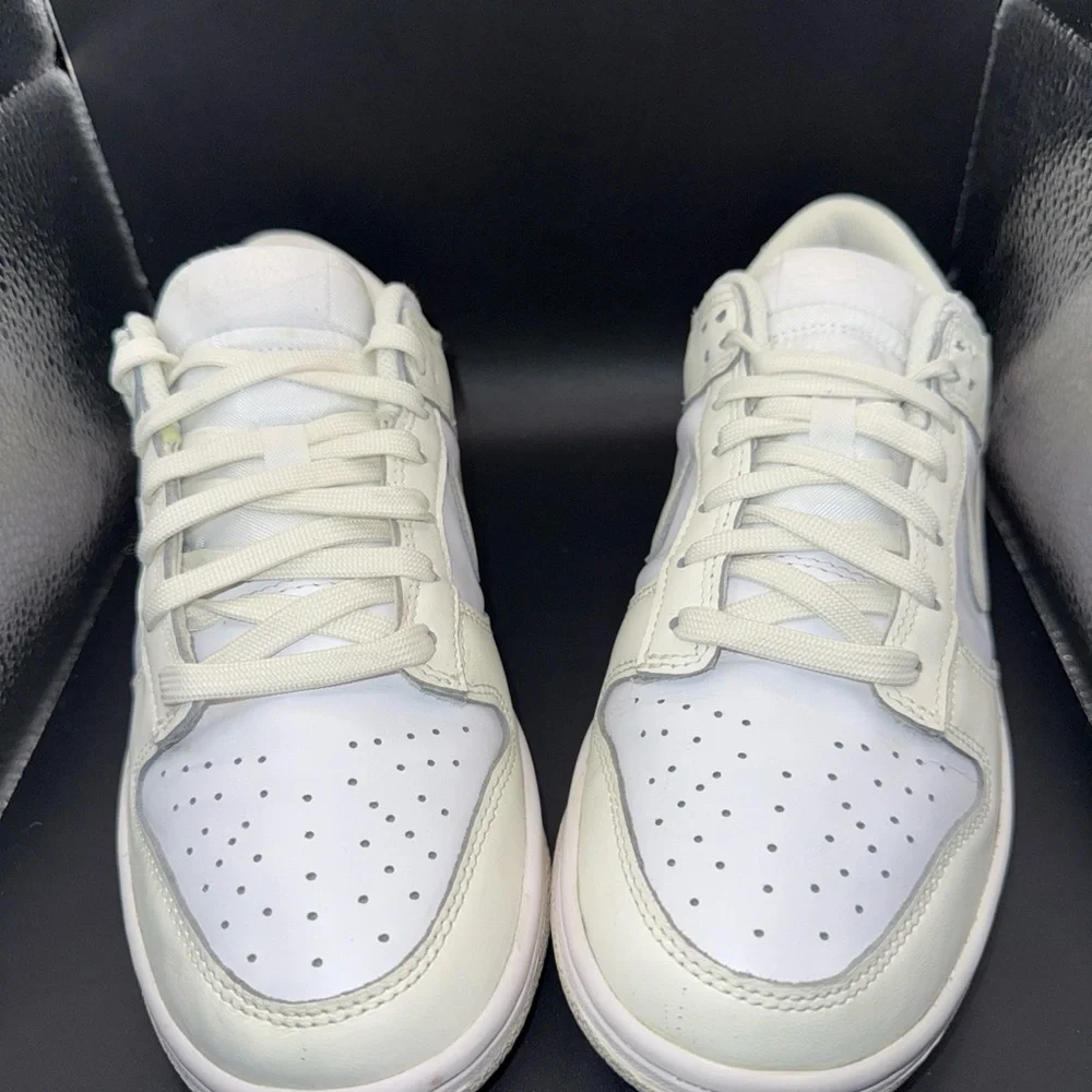 Nike Women's Sneakers - White